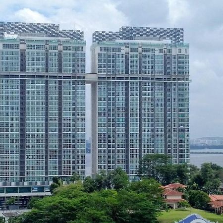 Experience The Coast - Hostahome Suites At Paragon Residence Near Downtown Τζόχορ Μπάχρου Εξωτερικό φωτογραφία